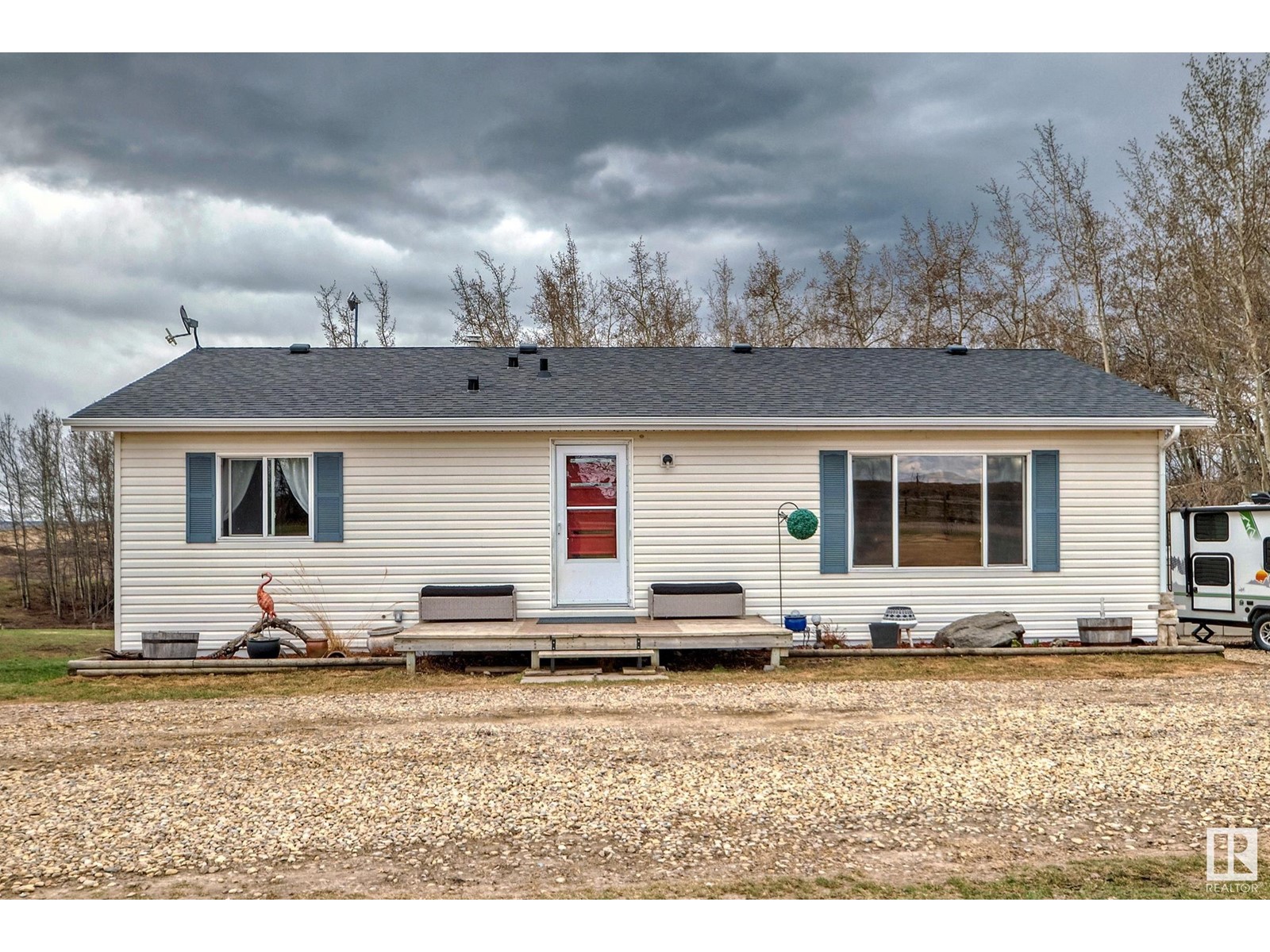 25113 TWP RD 272, rural rockyview county, Alberta