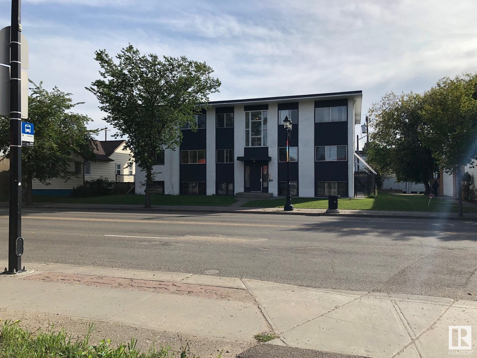 4633 118 AV NW, edmonton, Alberta