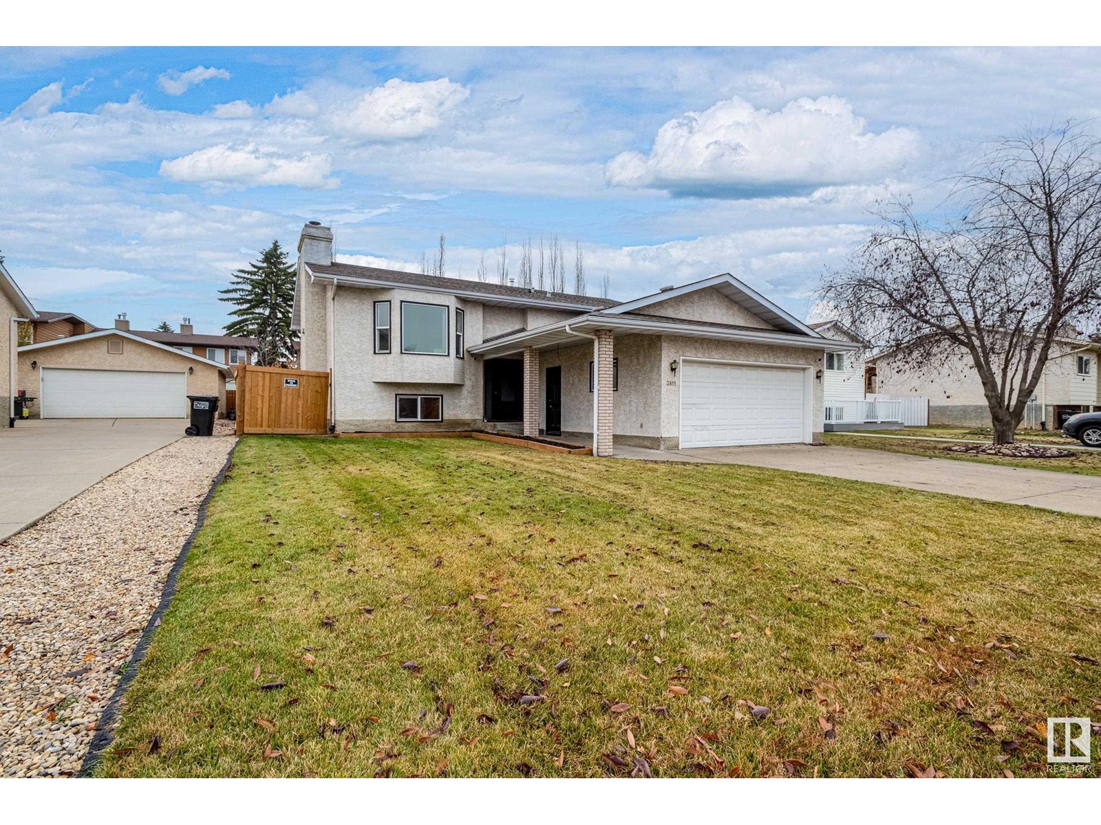 3811 21 AV NW, edmonton, Alberta