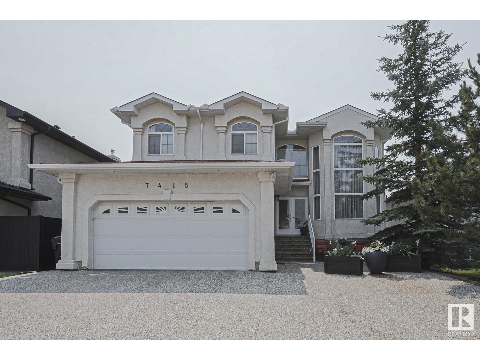 7415 169 AV NW, edmonton, Alberta