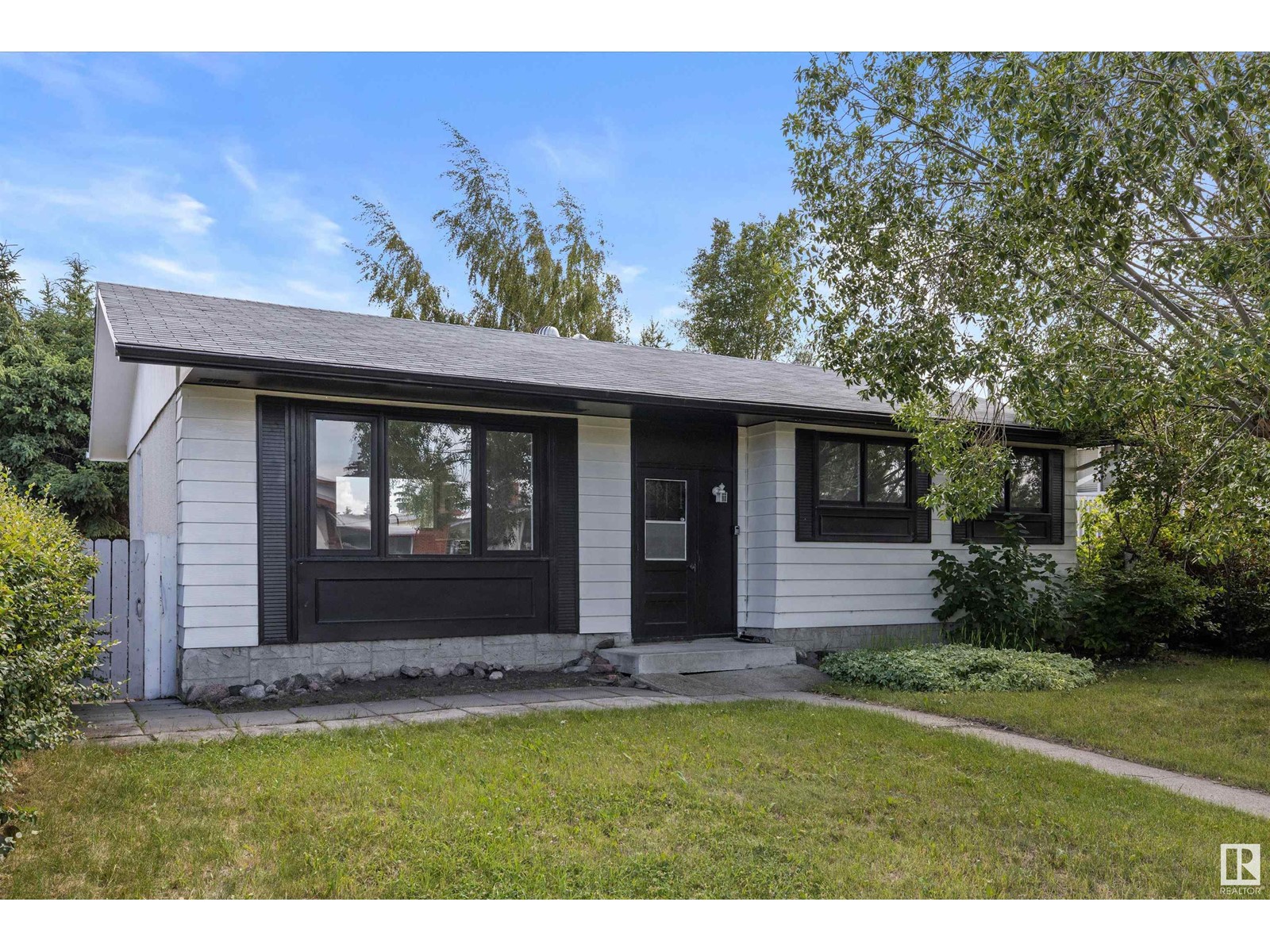 9115 151 AV NW, edmonton, Alberta