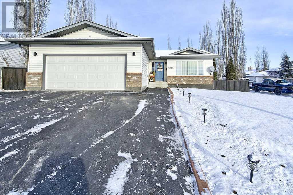 4702 52 Avenue, clive, Alberta